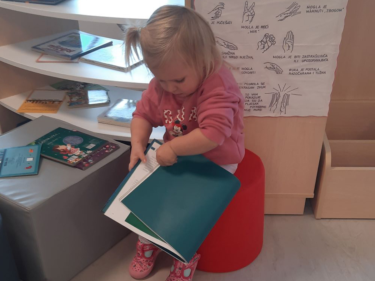 Roditelj u skupini Točkice, Mjesec knjige