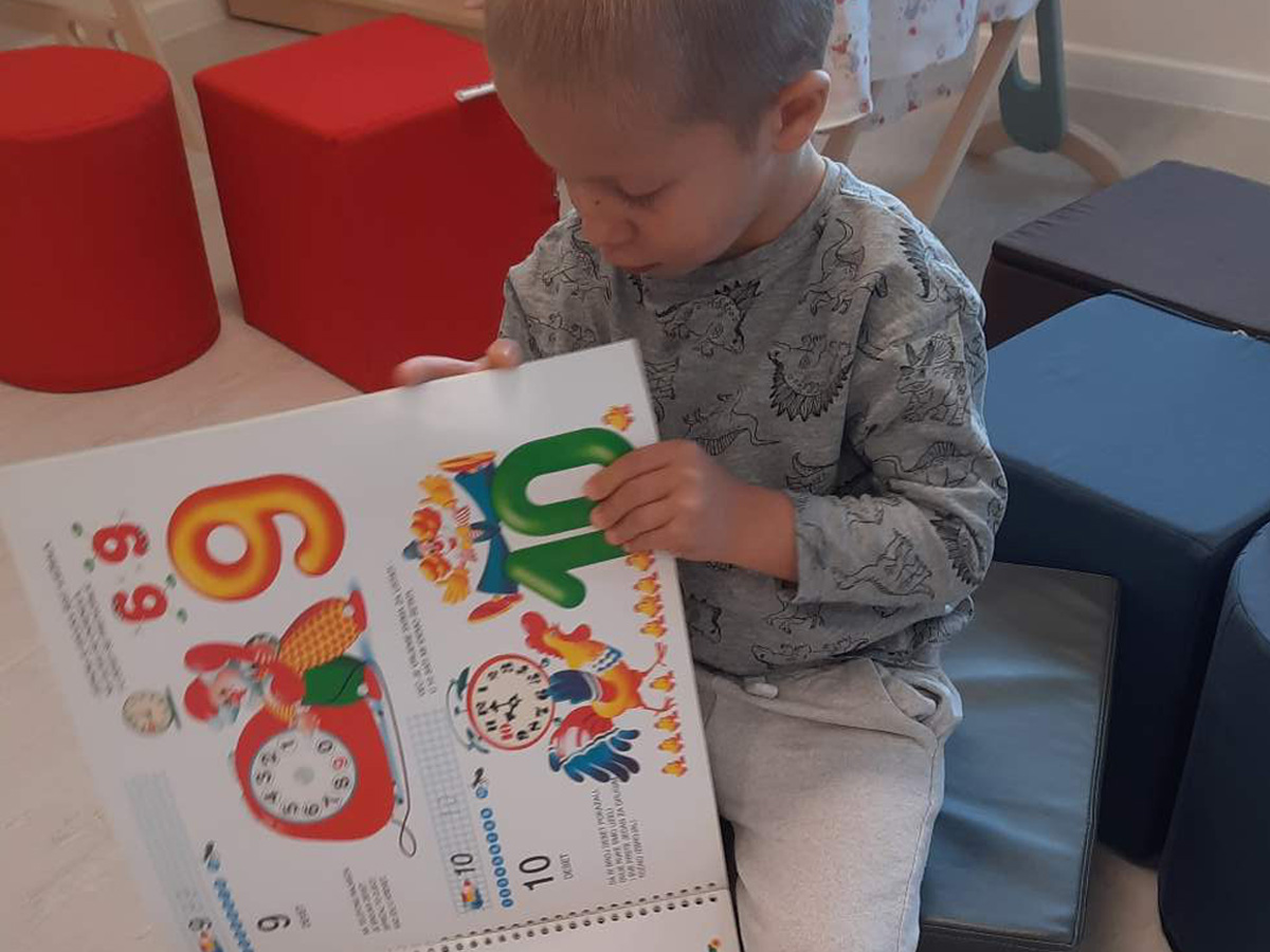 Roditelj u skupini Točkice, Mjesec knjige