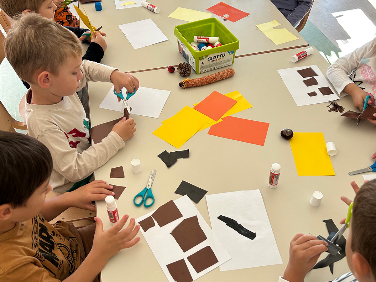 Tigrići istražuju jesenske plodove