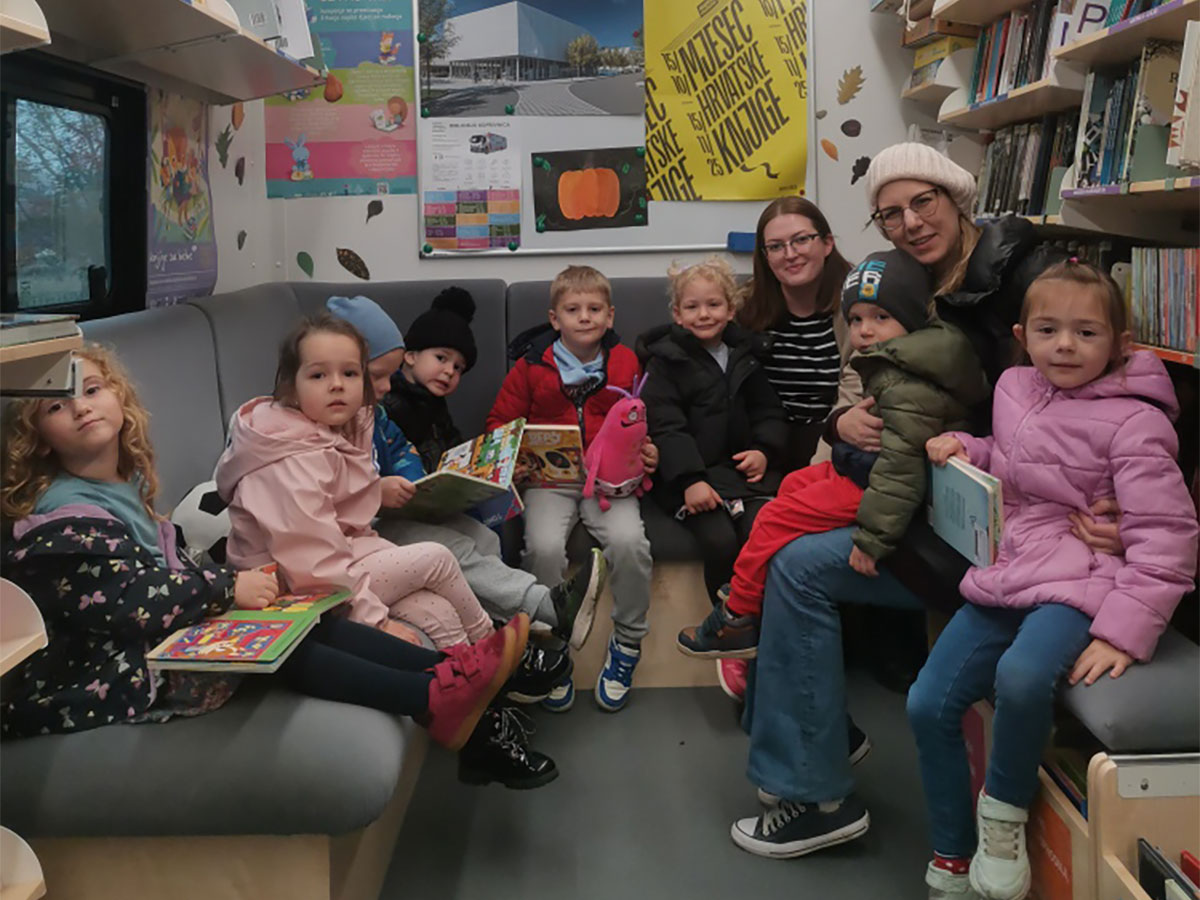 Bibliobus kod Bobica