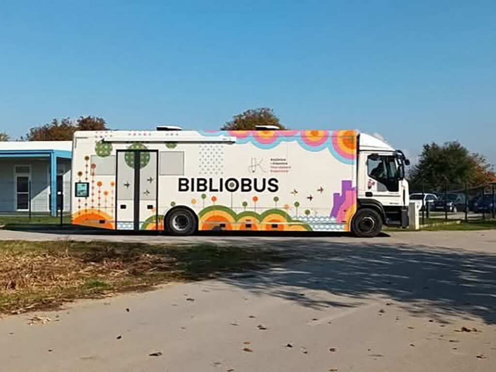 Bibliobus kod Bobica