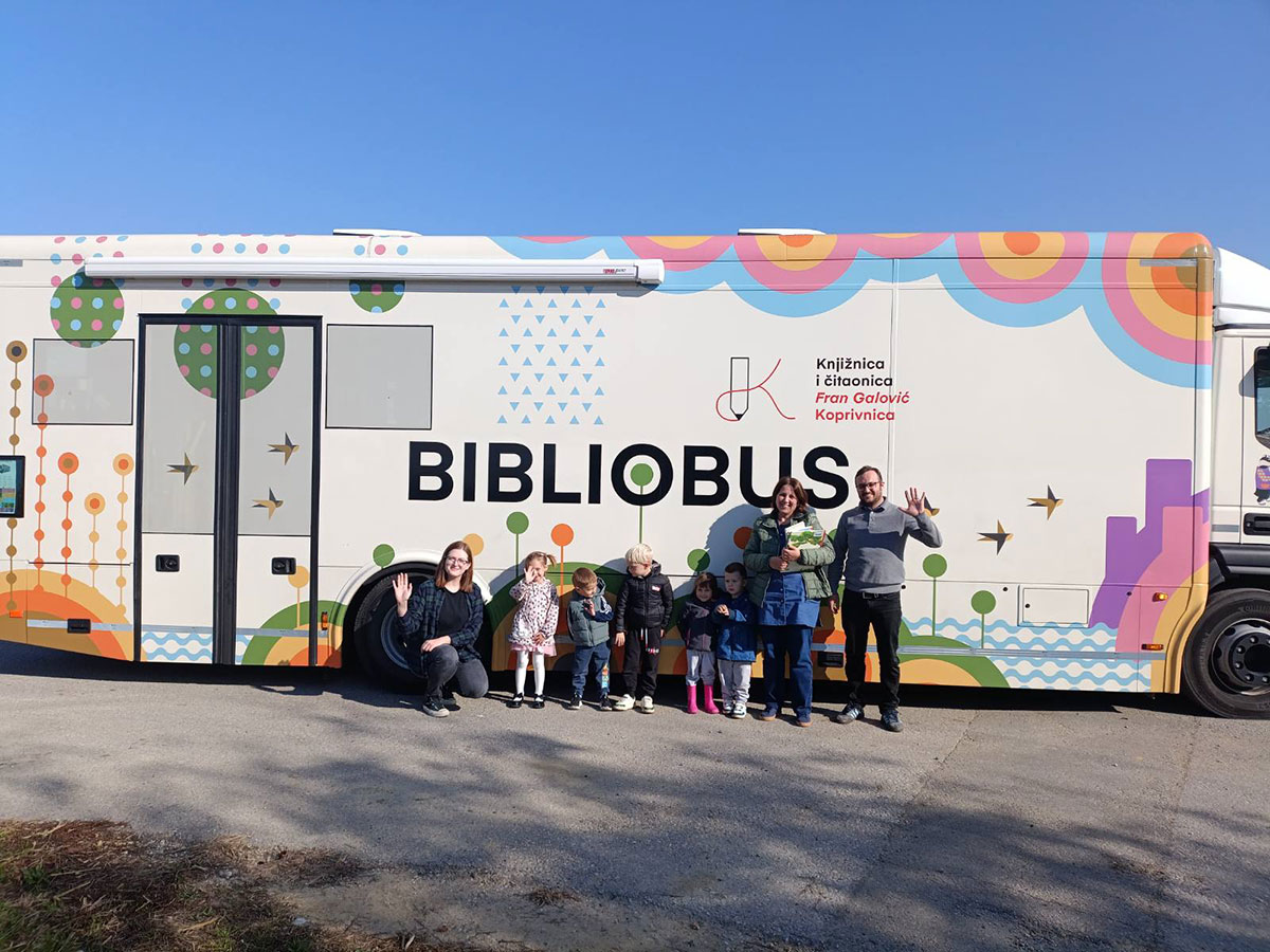 Bibliobus kod Bobica