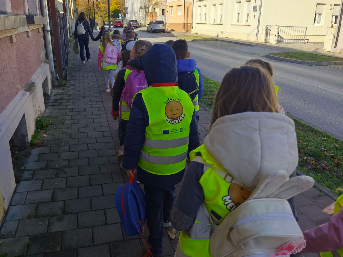 Istraživači „Kamenčići“ u velikoj šetnji gradom