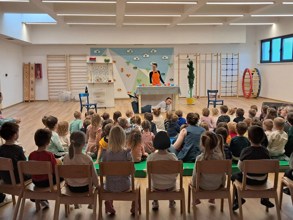 Kazalište Mala scena gostovalo u Medenjaku