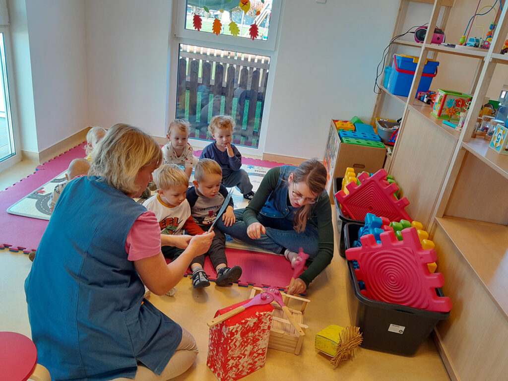 Tri praščića u skupini Kupinice