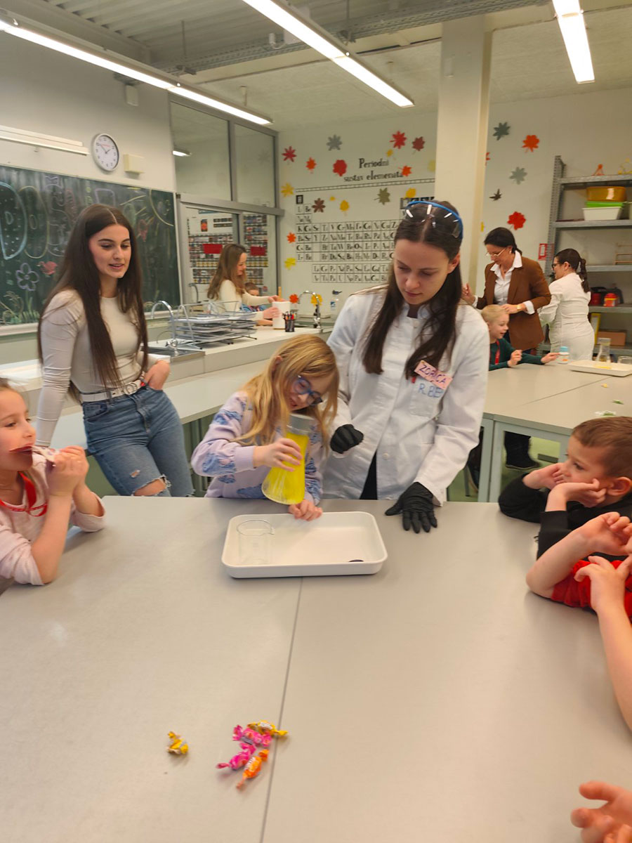 "Priču biram i eksperimentiram" - integrirani projekt priče, znanosti i predvještina