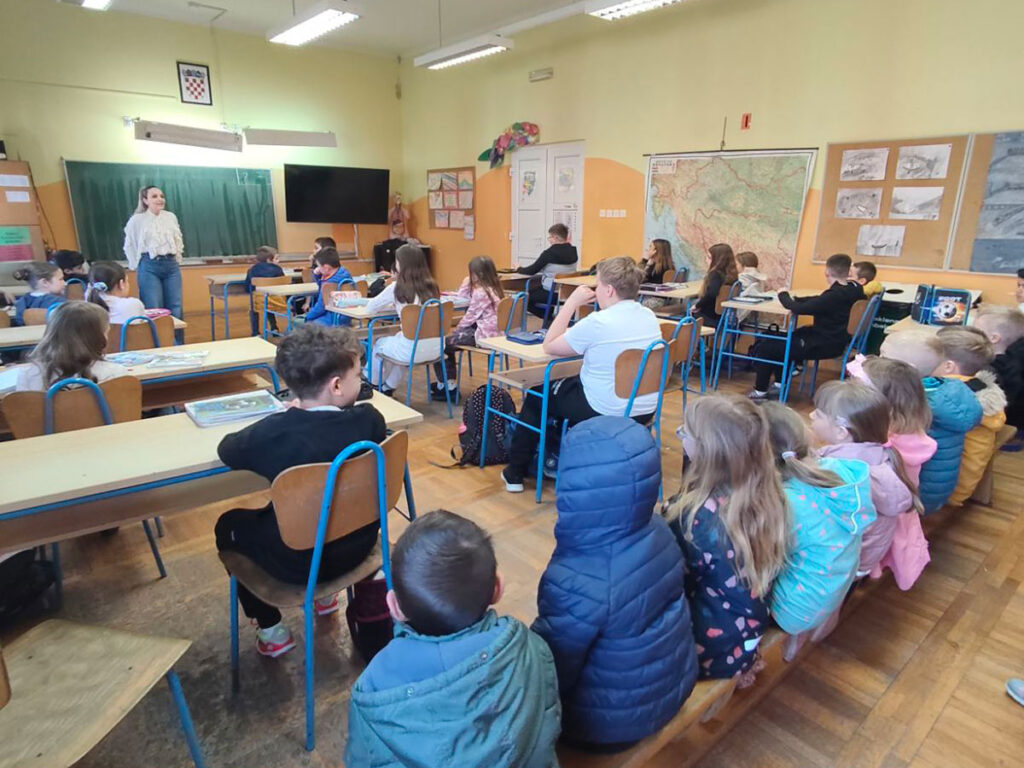 Posjet područnoj školi „Braća Radić“ -Starigrad
