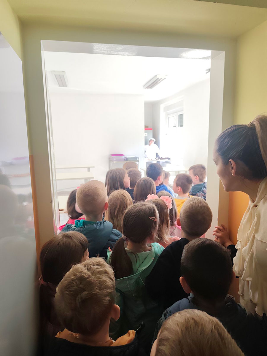 Posjet područnoj školi „Braća Radić“ -Starigrad