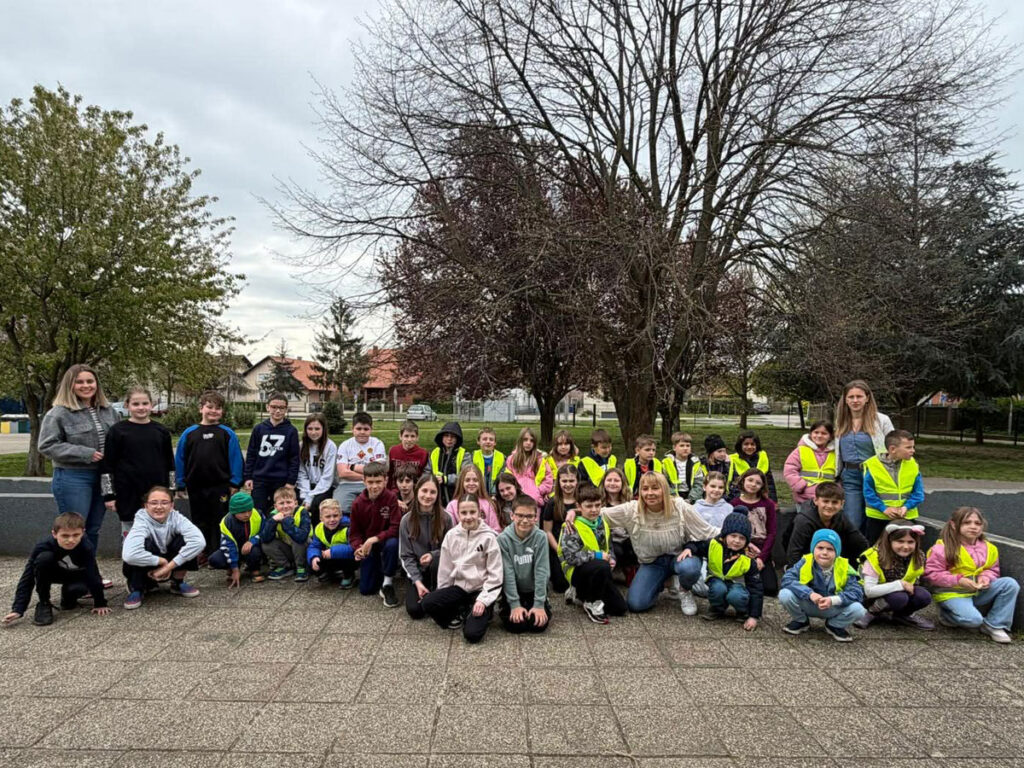 Skupina „Krijesnice“ posjetila je Osnovnu školu Braća Radić