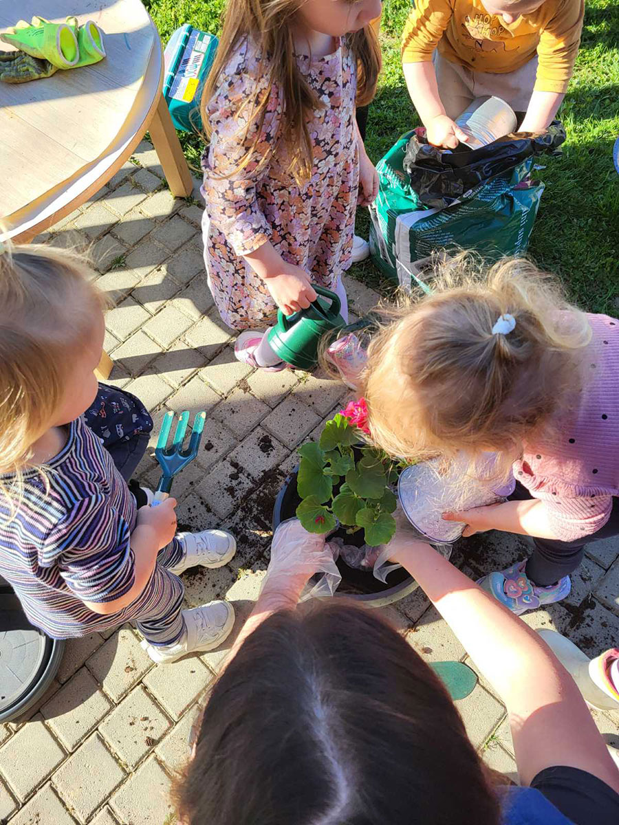 Sadnja cvijeća u „Slonićima“