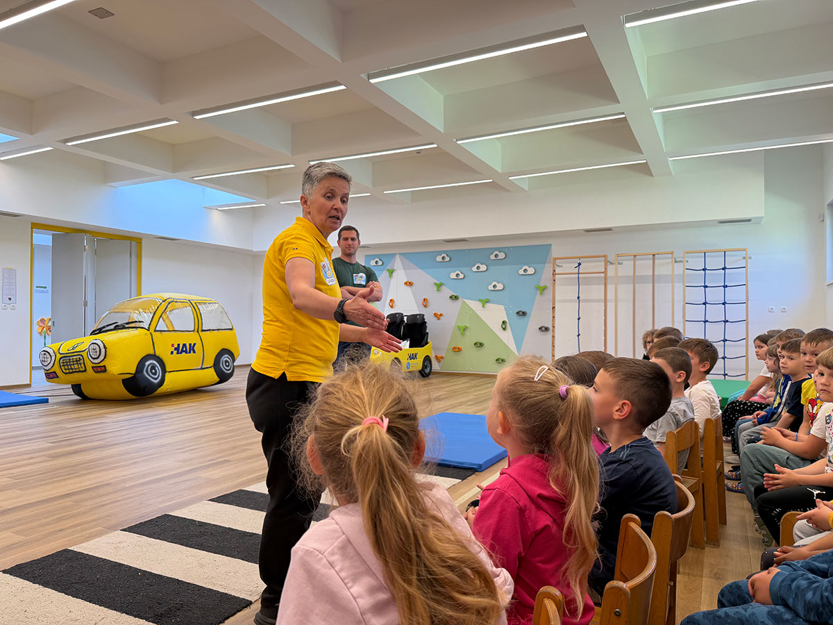 Poučna prometna akcija „Vidi i klikni“ u DV Medenjak