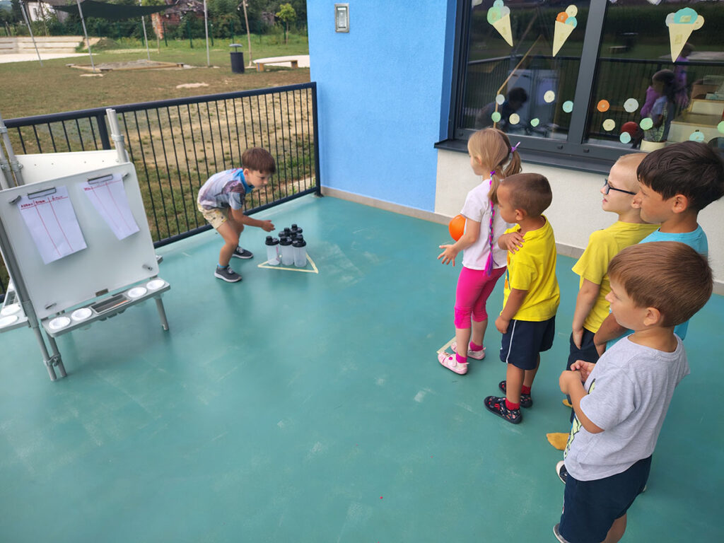 Ljetne radosti na otvorenom: Kako su „Leptirići“ i „Biseri“ kroz igru jačali prijateljstvo i vještine
